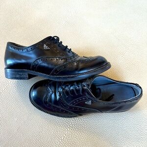 Boys Armani black leather dress shoes in size 31